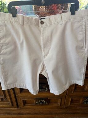 J. Crew Men’s White Flat-Front Cotton Shorts